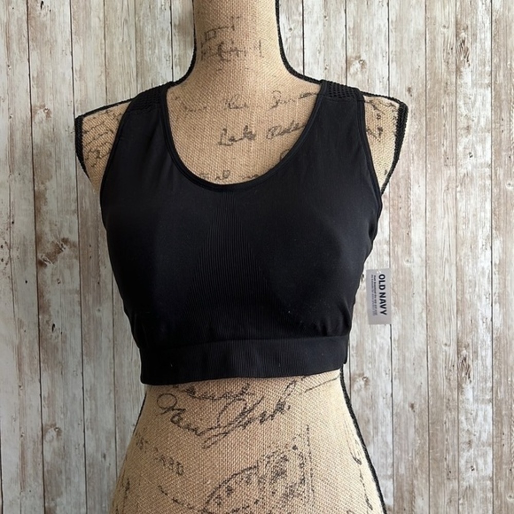 🐺 Old Navy Black Sports Bra